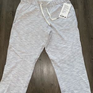 NWT lululemon on the fly crop pants size 10